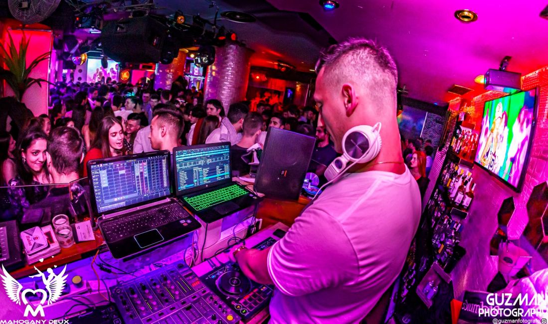 Música en Mahogany Deux Valladolid